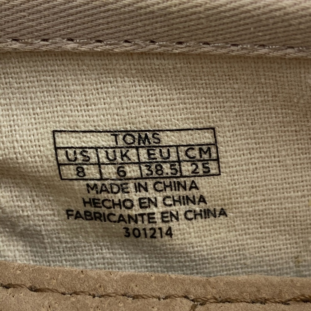 Toms Slip on Shoes. - Picture 6 of 8